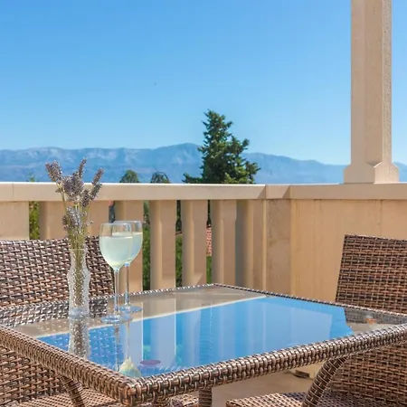 Διαμέρισμα Ella