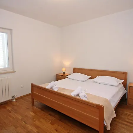 Ella Apartment *