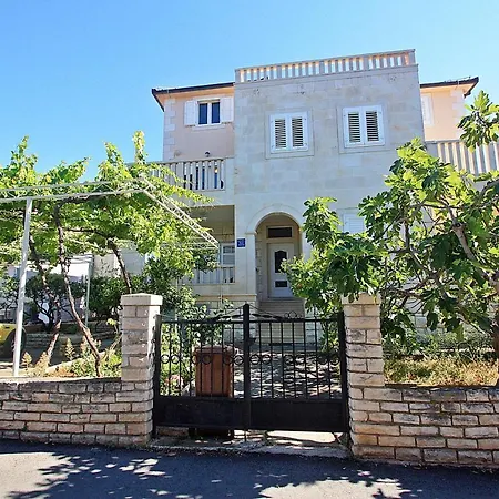 Διαμέρισμα Ella