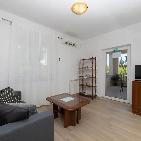 Ella Apartment *