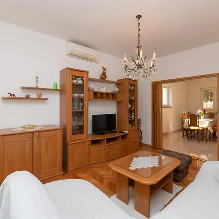 Ella Διαμέρισμα