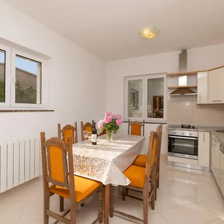 Ella Διαμέρισμα Supetar