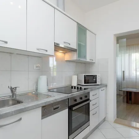 Ella Διαμέρισμα *