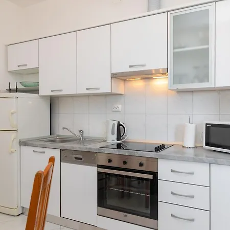 Ella Apartment *