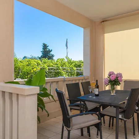 Ella Διαμέρισμα *