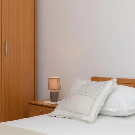 Διαμέρισμα Ella *