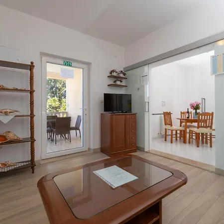 Апартаменты Ella *