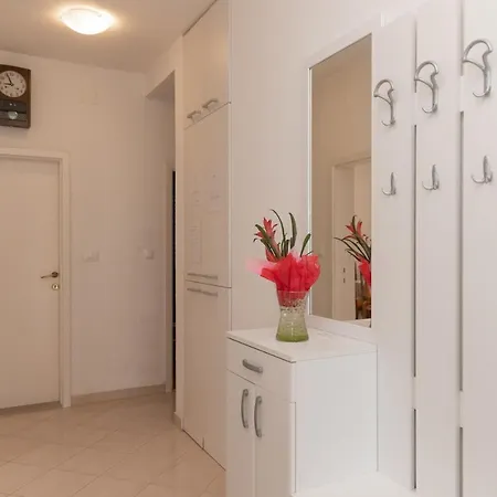 Апартаменты Ella *